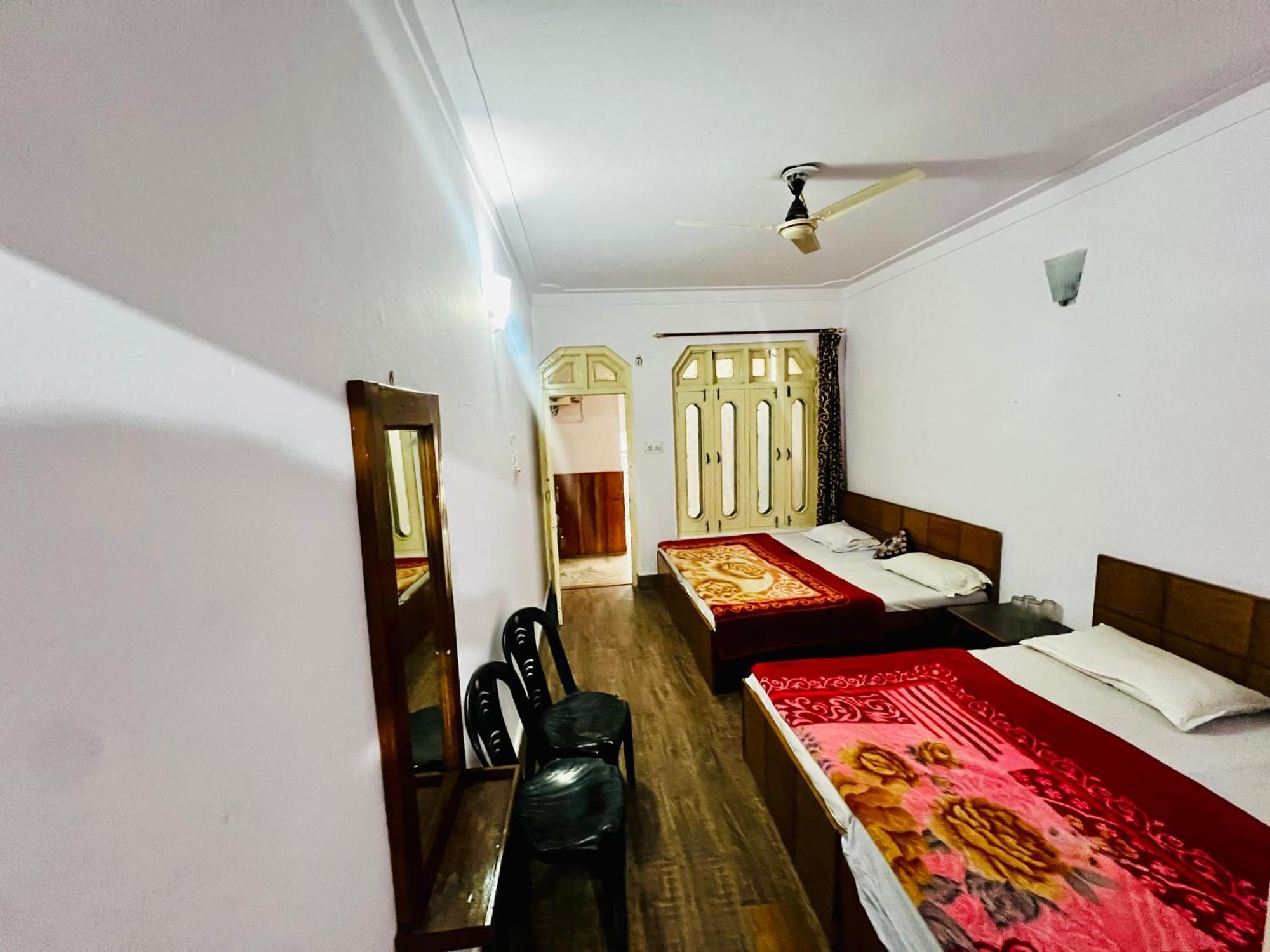 Inder Palace Barkot Luaran gambar