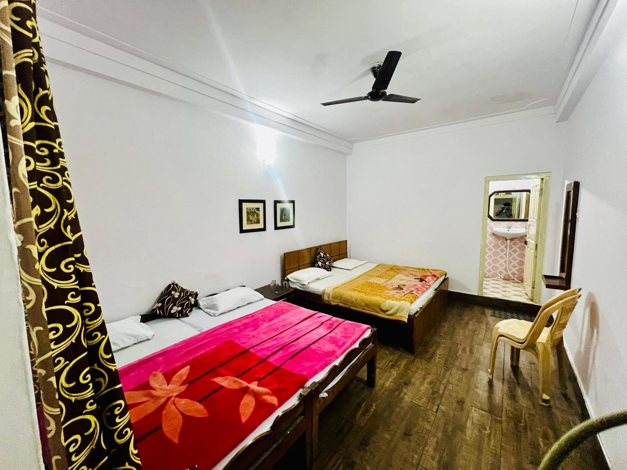 Inder Palace Barkot Luaran gambar