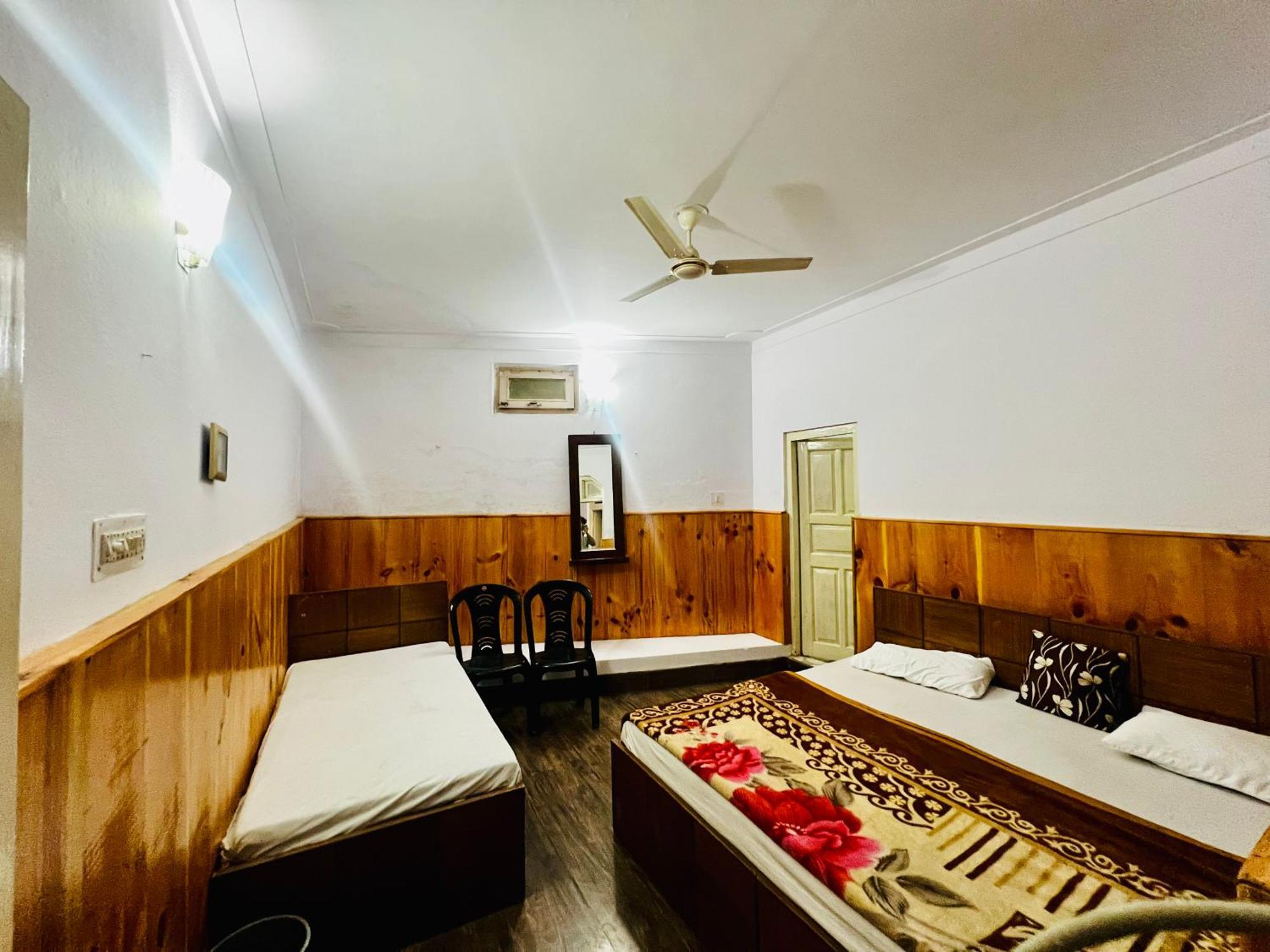 Inder Palace Barkot Luaran gambar