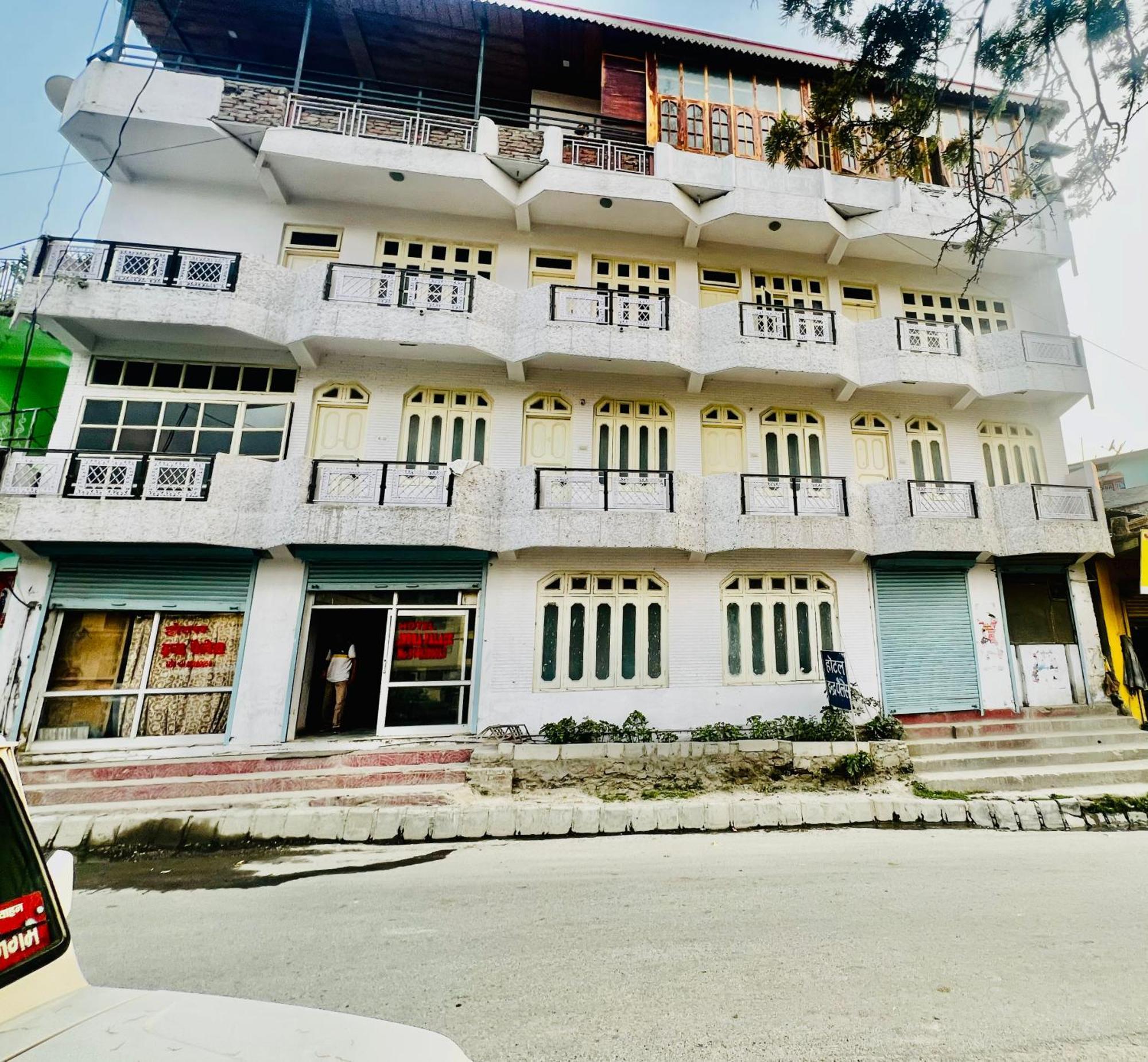Inder Palace Barkot Luaran gambar