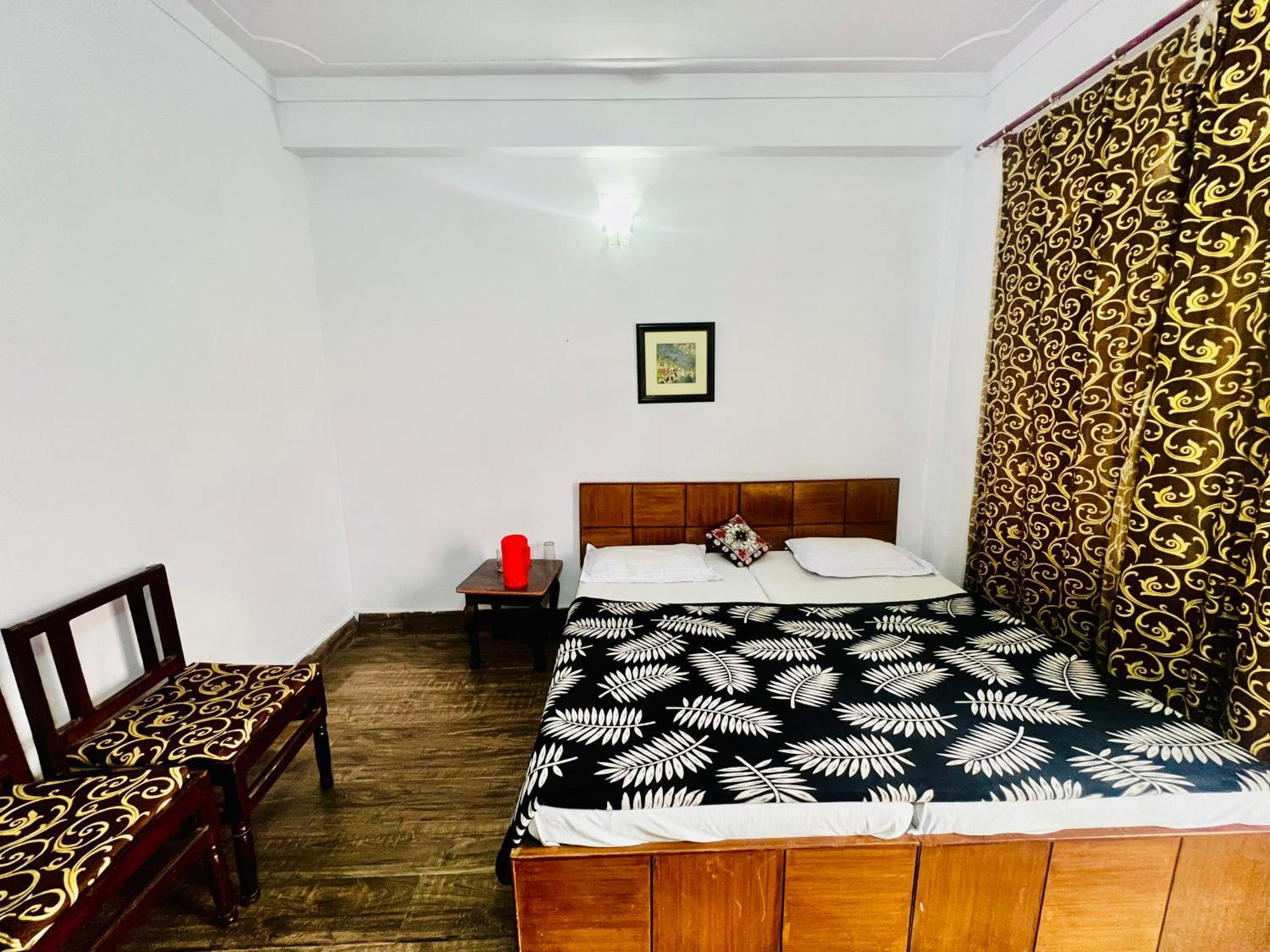 Inder Palace Barkot Luaran gambar
