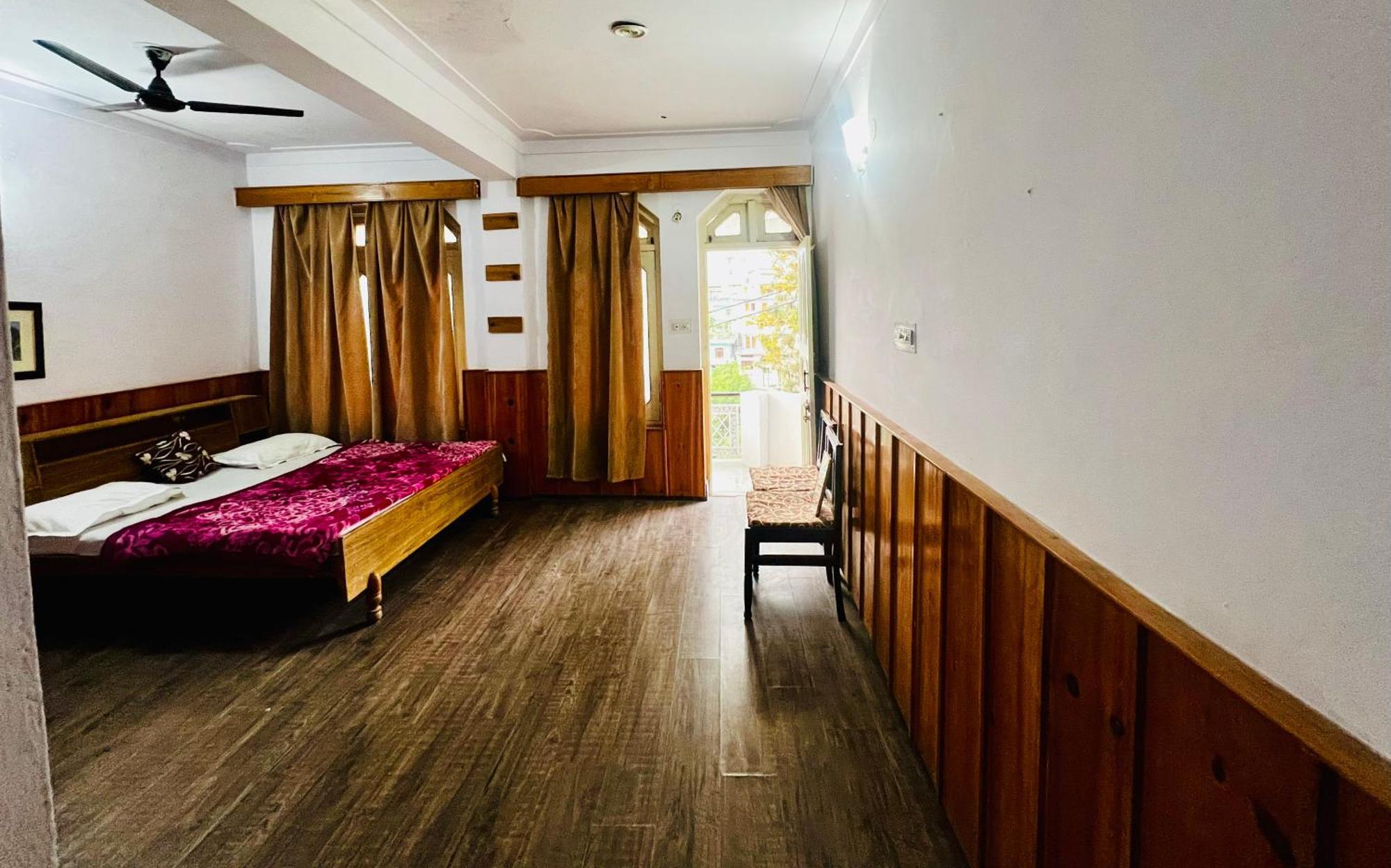 Inder Palace Barkot Luaran gambar